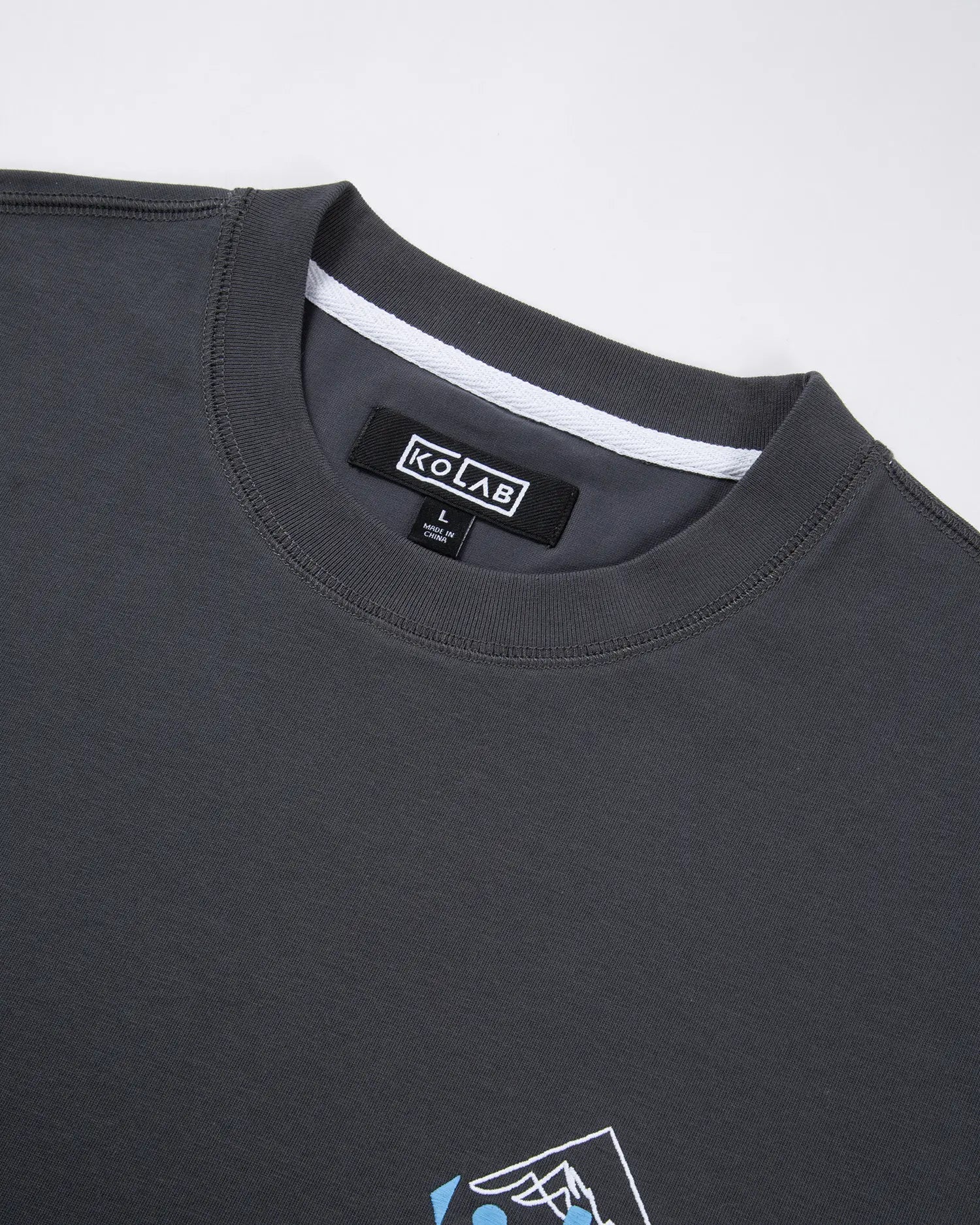T-Shirt mit gesticktem Wappen für Herren